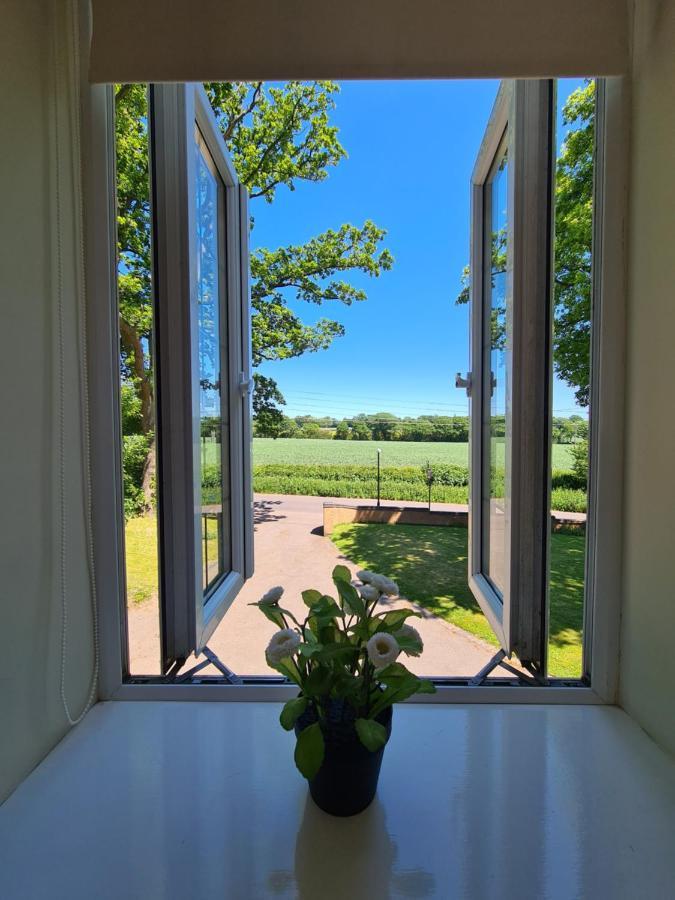 Beautiful Country Apartment, Rated Exceptional Ковентри Экстерьер фото